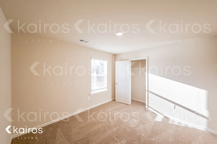 1139 Freedom Pkwy — Photo 9