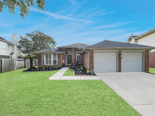 4222 W Meadows Dr, Sugar Land, TX 77479