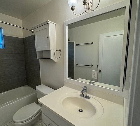 5th image of 717 1/2 Johnson St