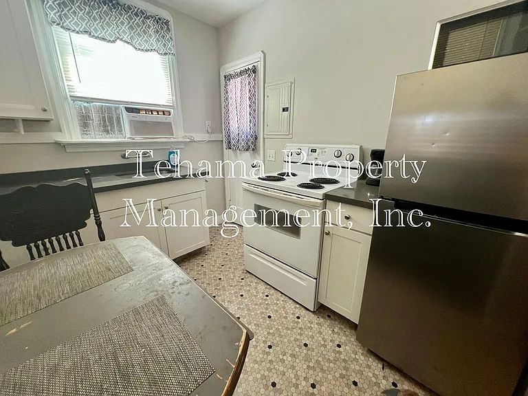 1051 Washington St — Photo 16
