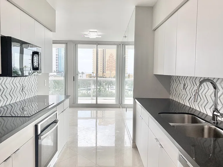 16400 Collins Ave #542 — Photo 25