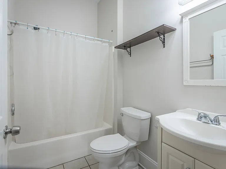 1711 Anderson Ave — Photo 29