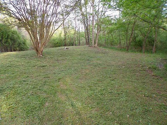 5th image of 210 Forestlawn Dr