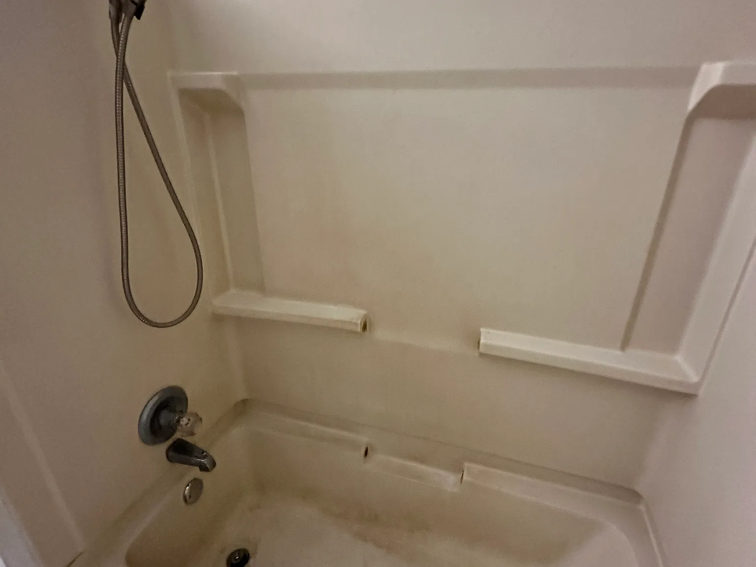 2 bed, 970 sqft, $1,050 — Photo 2
