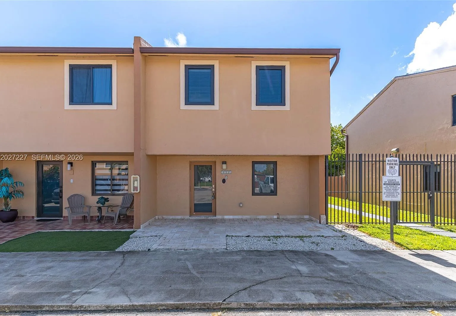 3 bed, 2.0 bath, 1140 sqft, $2,800 — Photo 1