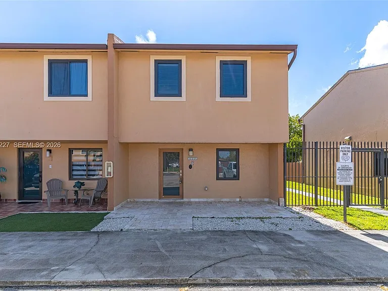 3771 SW 99th Ave — Photo 1