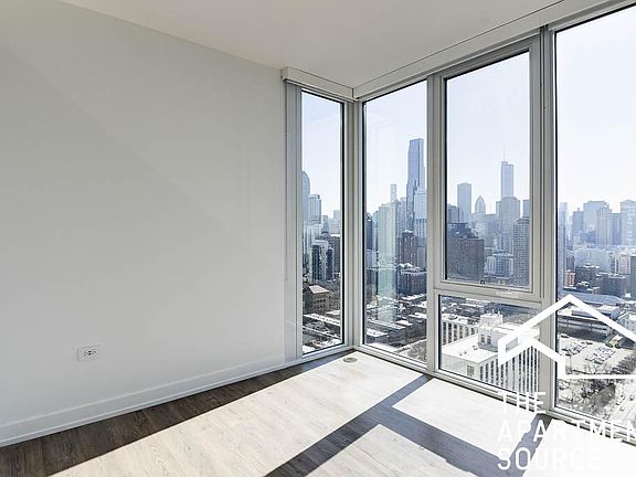 4th image of 321 W Hill St #1001
