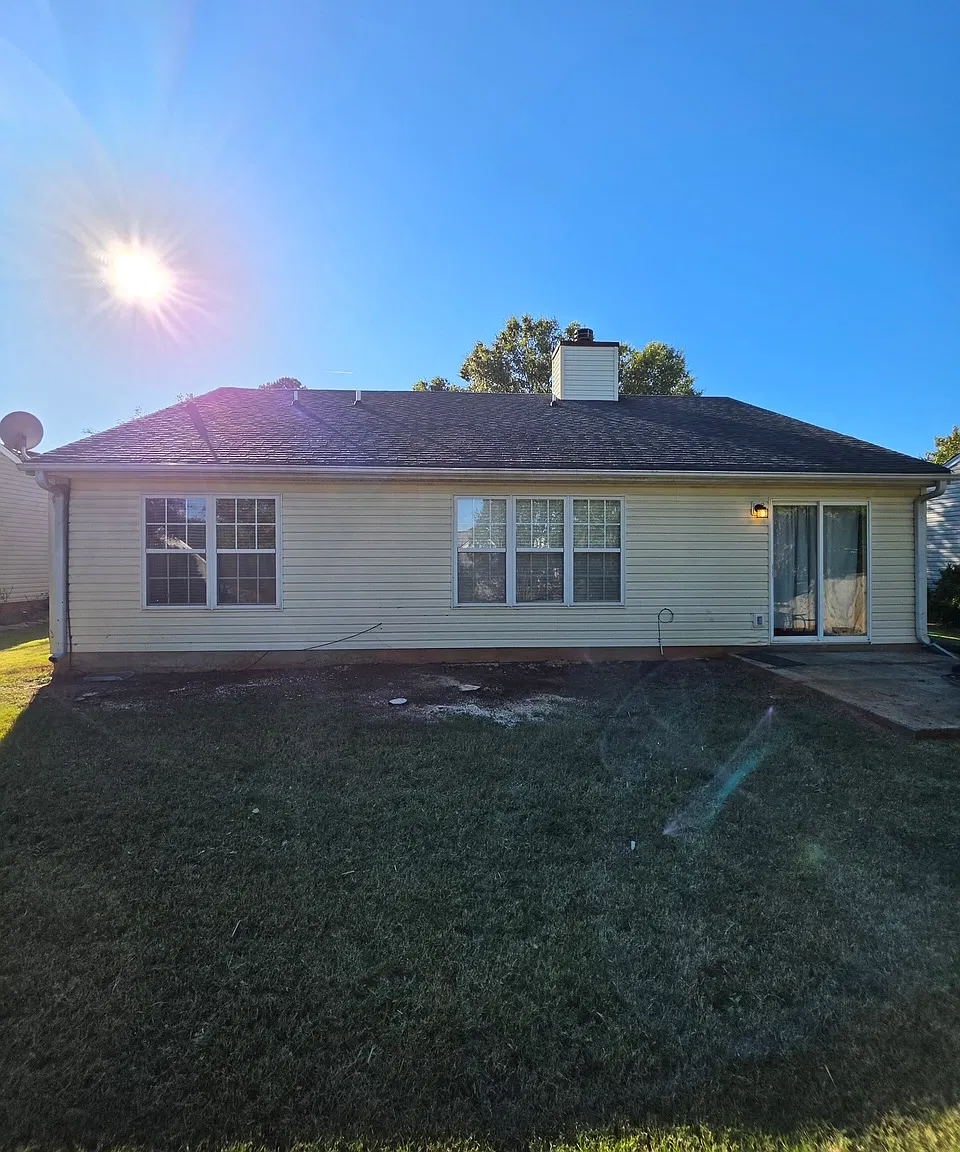 3 bed, 1335 sqft, $2,000 — Photo 2