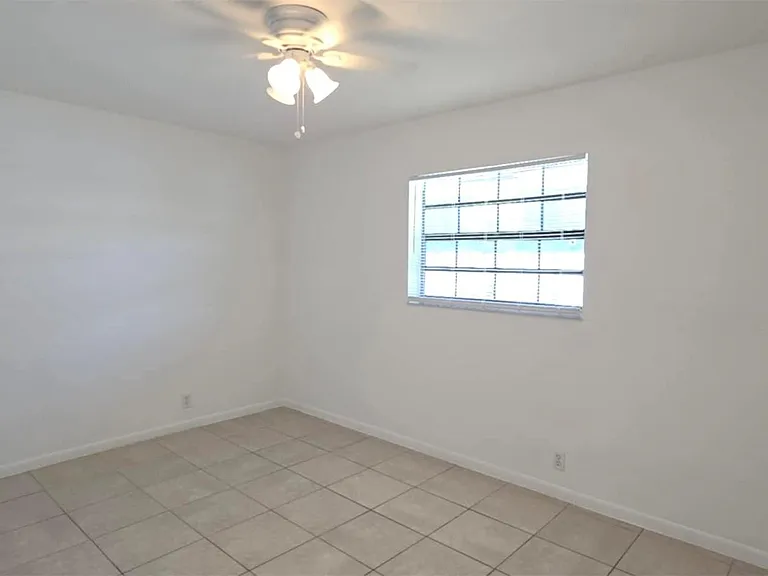 255 SW 12th St #2 — Photo 19