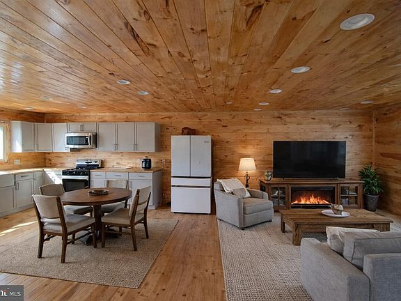 5th image of 613 Airport Rd