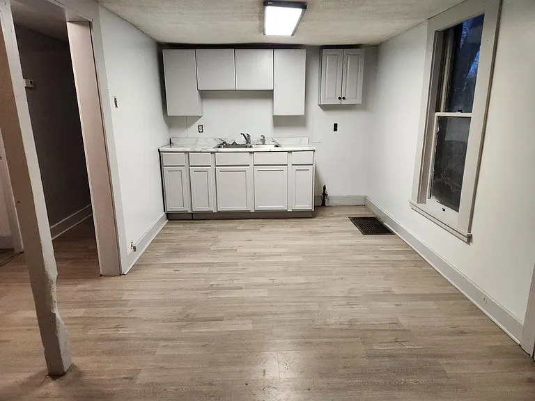 647 Linden St — Photo 8