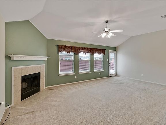 3rd image of 213 Clydesdale St