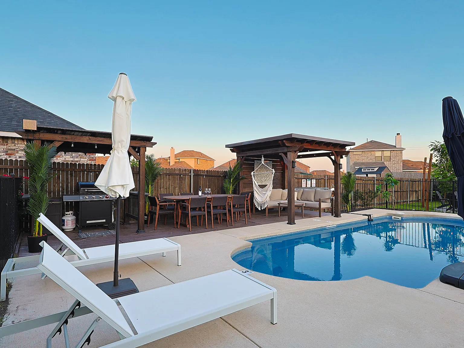 5 bed, 2.5 bath, 2510 sqft, $8,950 — Photo 4
