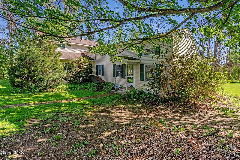 4th image of 533 New Baltimore Road