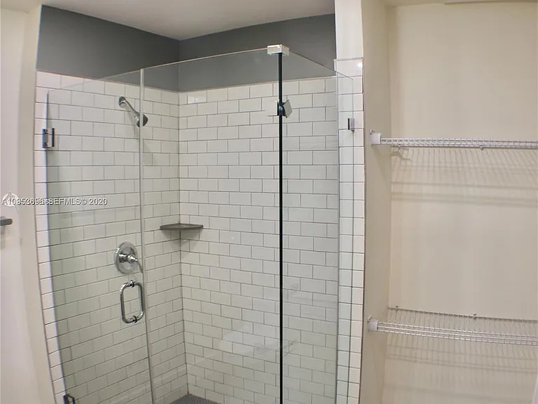 719 SW 7th St #2 — Photo 2