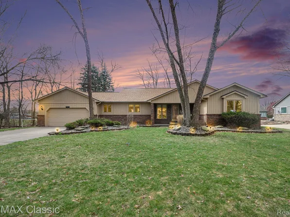 1733 Ashley Ct, Commerce Township, MI 48390