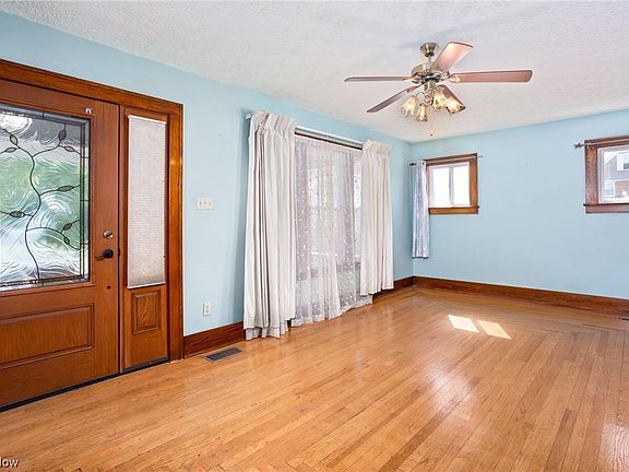 2nd image of 2440 Oakdale Ave