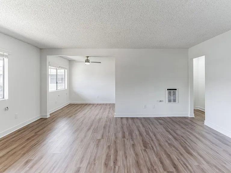 Renaissance Apartments — Photo 9