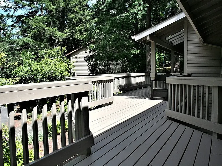 2805 Greentree Way — Photo 3