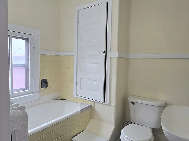 631 E Fulton St #5 — Photo 7