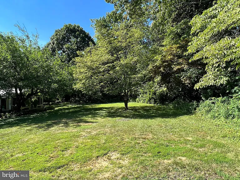 319 Meetinghouse Ln — Photo 36