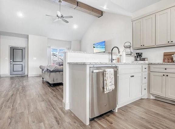 3rd image of 10330 Avenue X