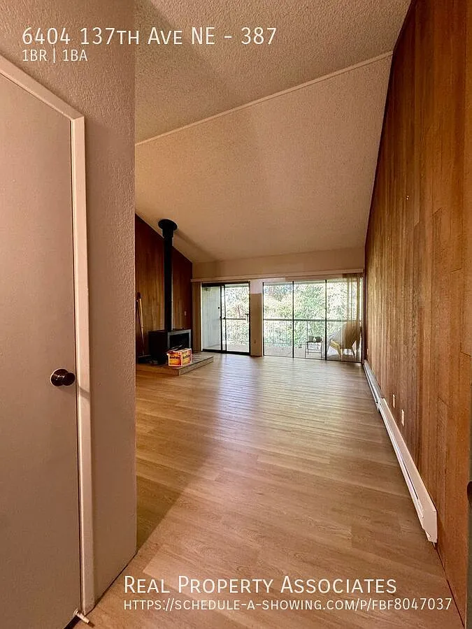 Building Photo - 6404 137th Ave NE #387
