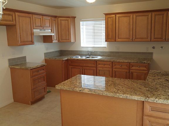 5th image of 600 Elm Dr