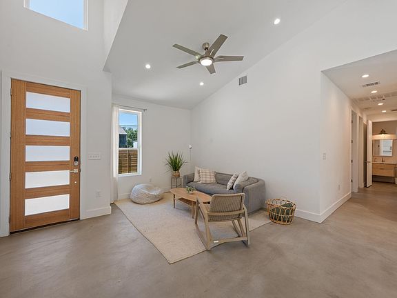 4th image of 508 Capitol Dr #1
