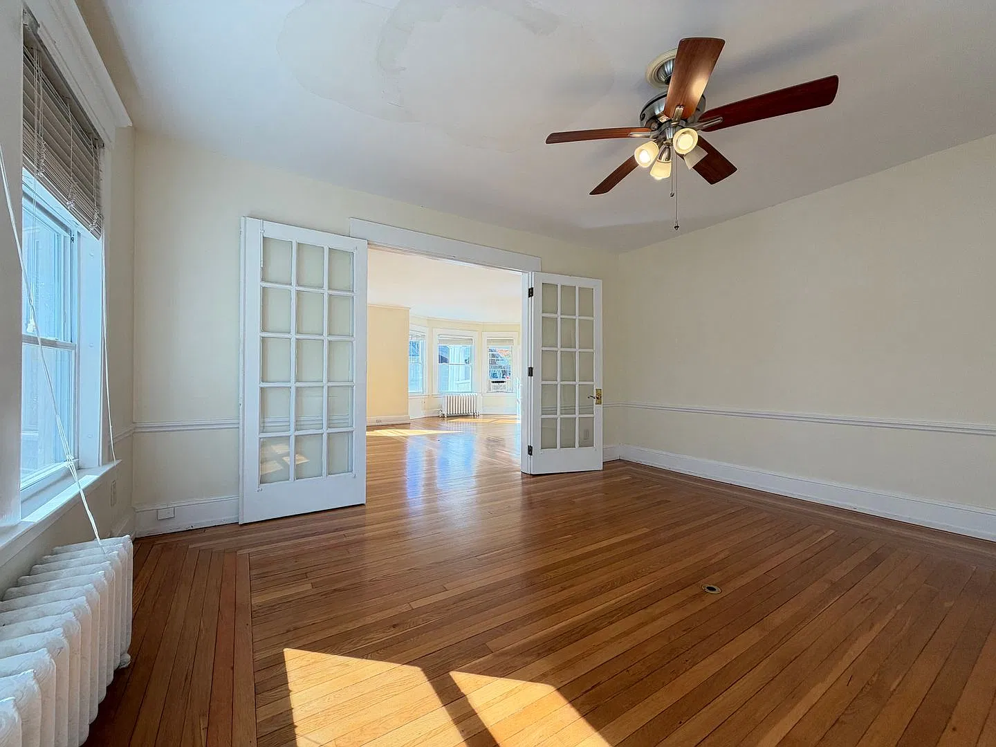 Spacious 2-Bedroom, 2-Bath in East Rock Newly Renovated! — Photo 3