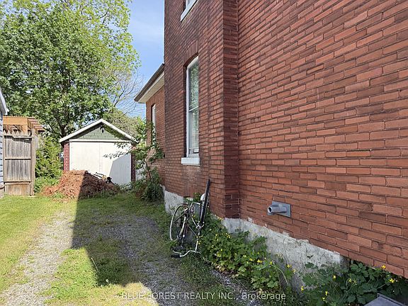 3rd image of 67 Saint Catharine St