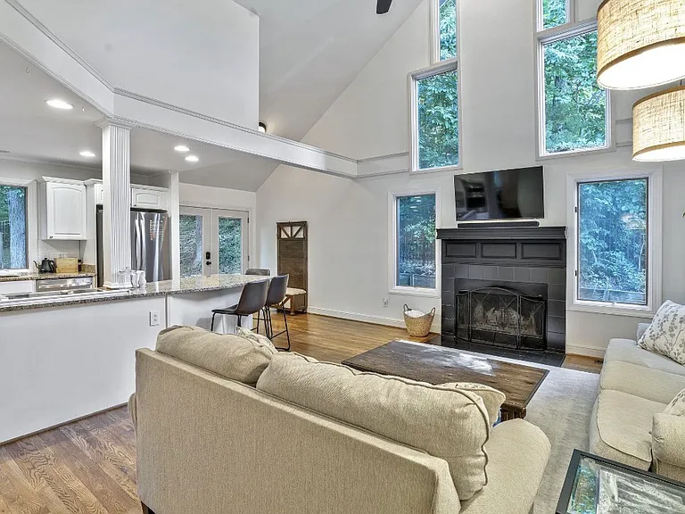 7030 Willowick Dr — Photo 15