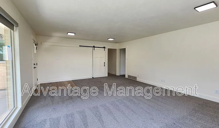 167 W Center Earnshaw #B — Photo 3