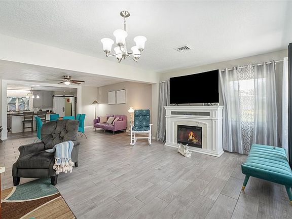 4th image of 1075 8th St NW