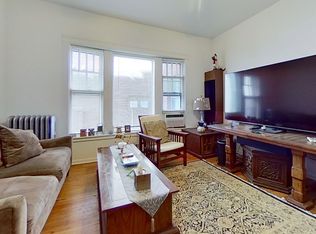 702 W Barry Ave #706-1A, Chicago, IL 60657