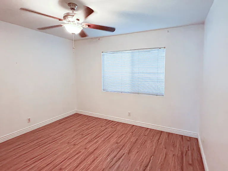749 E Montebello Ave #121 — Photo 15