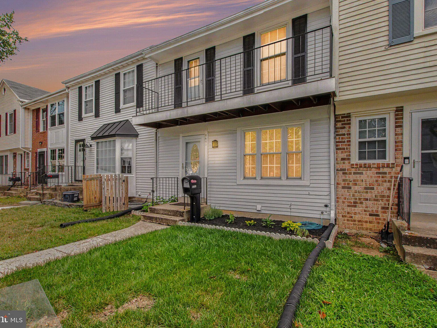 3 bed, 3.5 bath, 1327 sqft, $3,000 — Photo 3