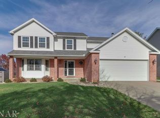 3116 Providence Dr, Bloomington, IL 61704