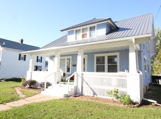 305 E 8th St, Vinton, IA 52349