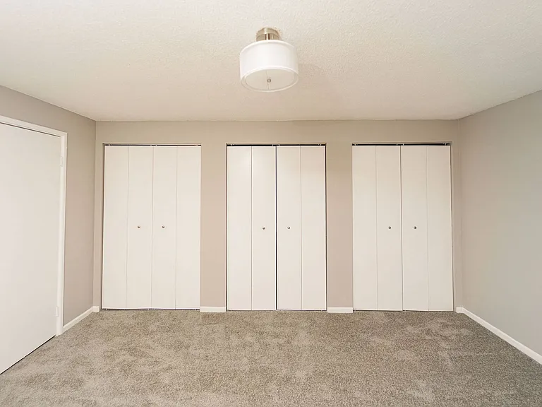 BAY SHORE APARTMENTS — Photo 10