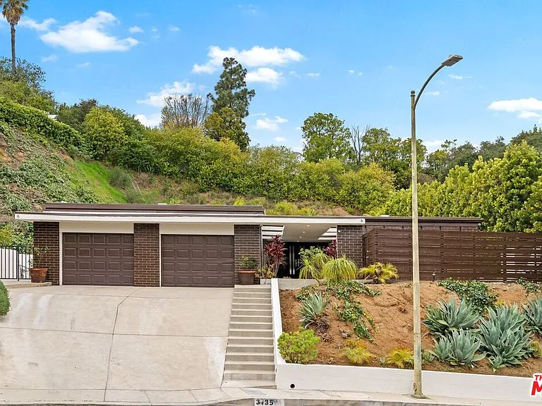 3135 Chandelle Rd — Photo 2