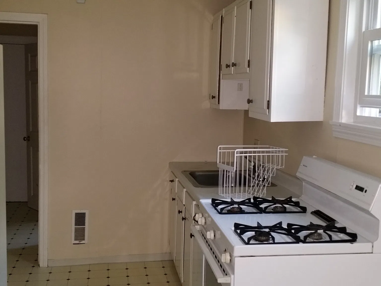 2 bed, 900 sqft, $1,700 — Photo 1