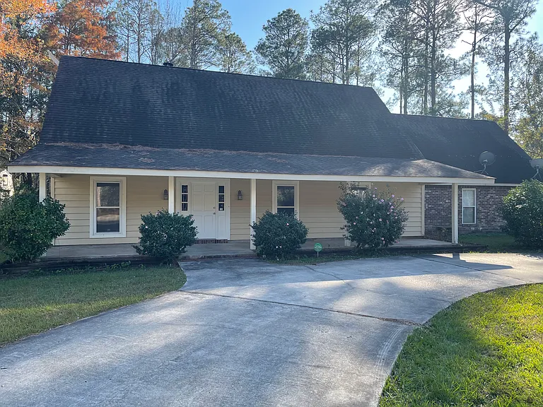 212 Lexington Dr — Photo 1