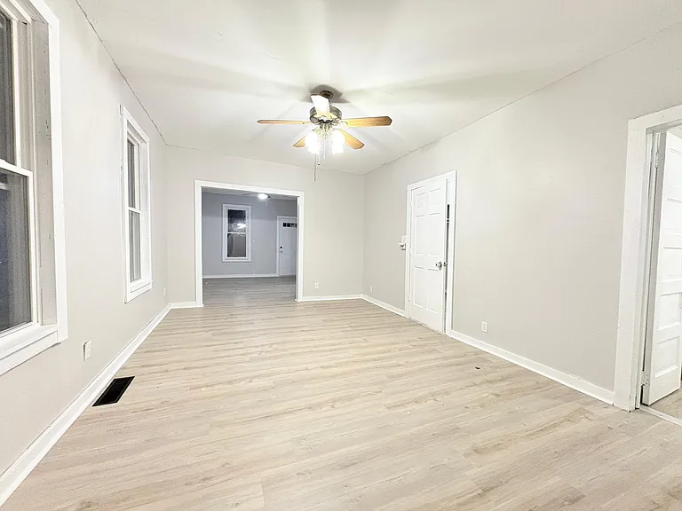 308 Bronson Ave — Photo 8