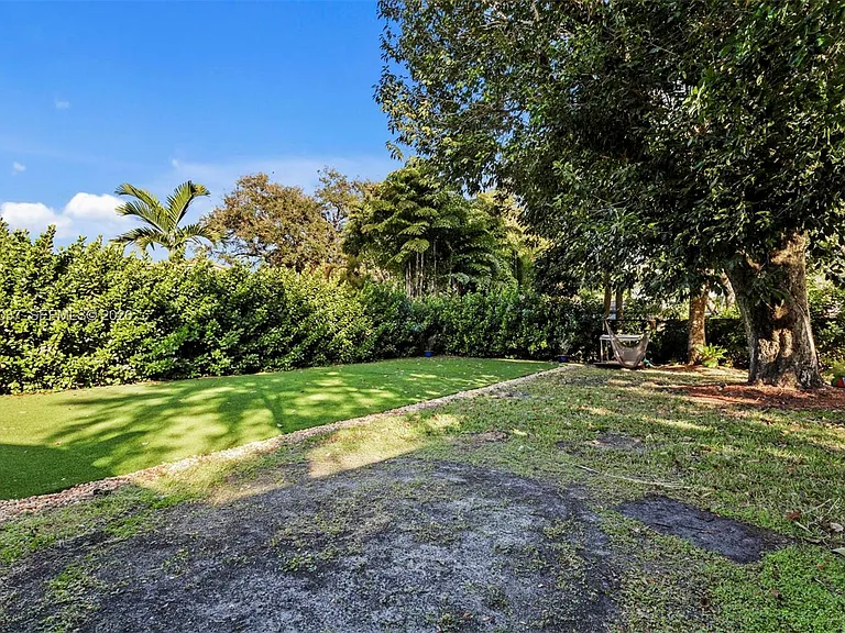 7975 Sunset Dr — Photo 44