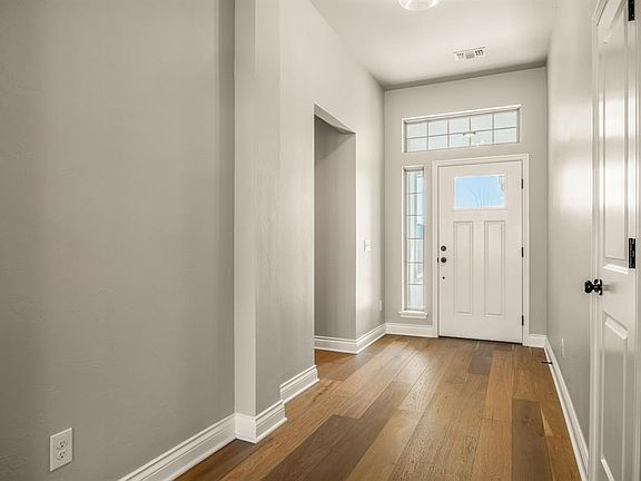 4th image of 10505 NW 33rd Pl