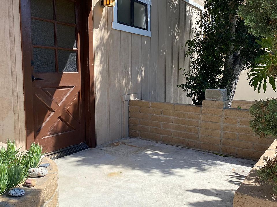 Front entry: It has a private front patio