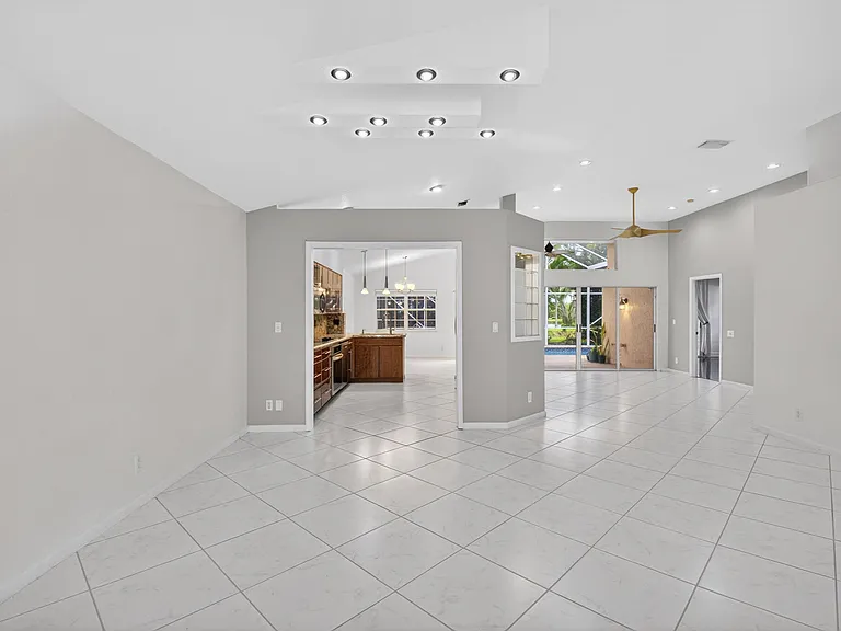 7558 Ironbridge Cir — Photo 96