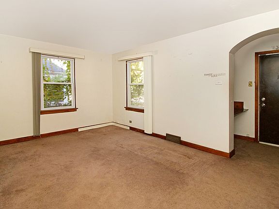 3rd image of 10106 S Crandon Ave