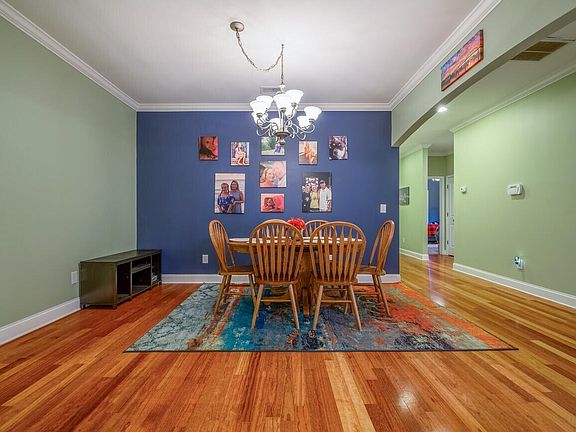 5th image of 132 Kensington Dr SE